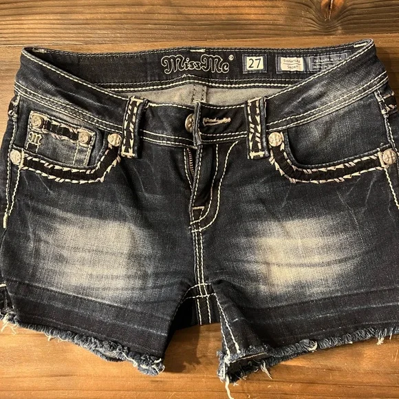 Miss Me Shorts - Picture 2 of 3